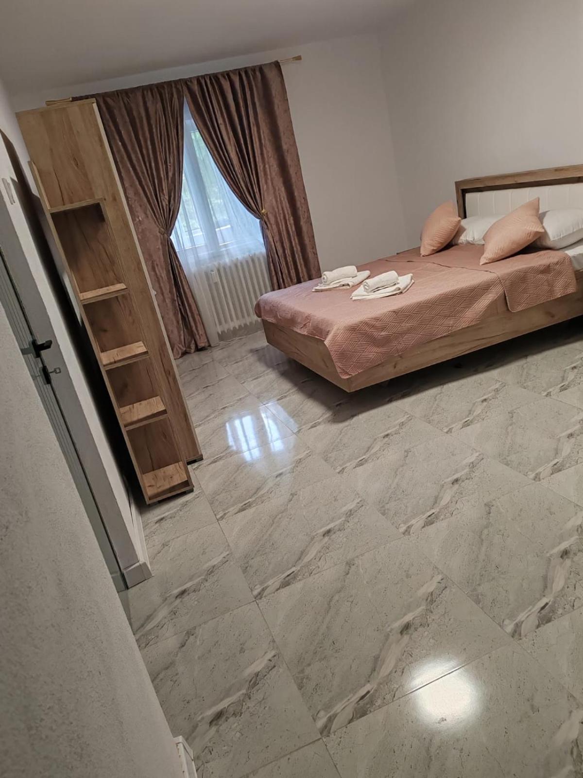 Garsoniera G3 Apartment Craiova Bagian luar foto