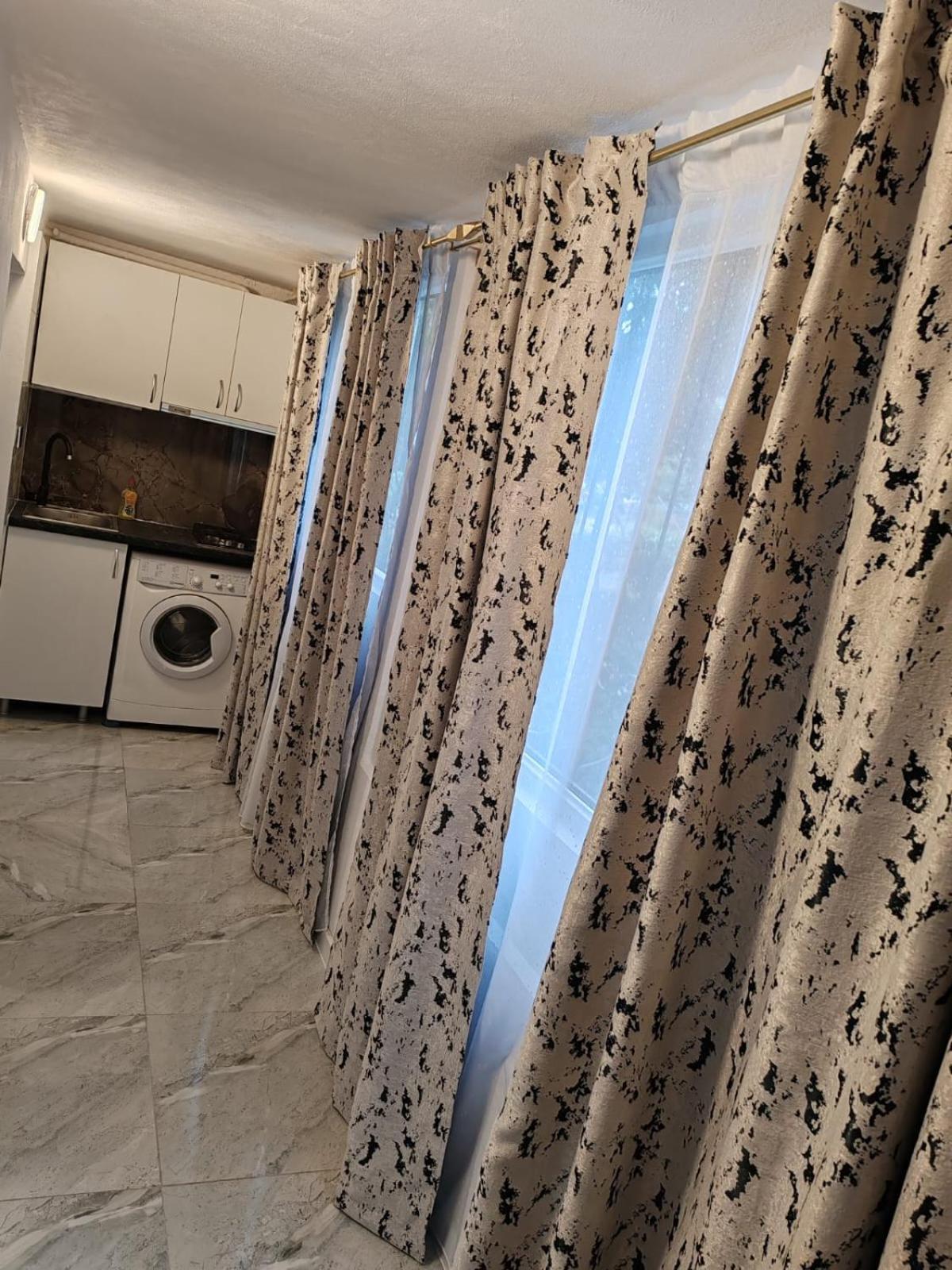 Garsoniera G3 Apartment Craiova Bagian luar foto